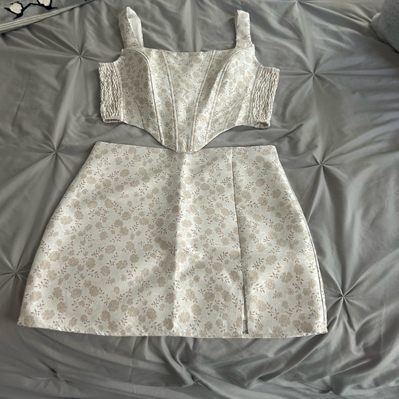 Storia Cream Mini Skirt - Picture 4 of 4